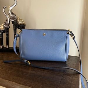 Nice crossbody baby blue bag , nice with sneakers or small heels
